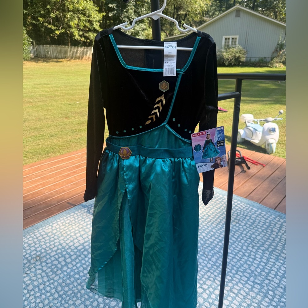 Frozen, Queen Anna Halloween costume M(7-8)